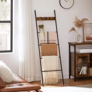 Songmics Handtuchleiter Barnet, braun-schwarz, mit Handtüchern und Haken, als Bad-Standregal im Wohnraum.