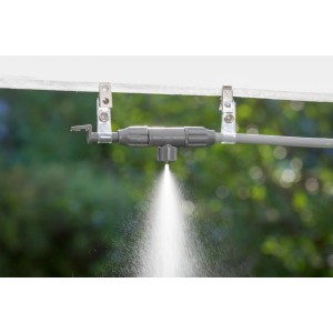 Gardena City Gardening Nebeldüse im Einsatz, Teil des Micro-Drip-Systems zur Gartenbewässerung.