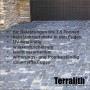 Gepflasterte Fläche mit anthrazitfarbenem Terralith Pflasterfugenmörtel. Witterungs- & frostbeständig, verhindert Unkraut, für PKW-Belastung.