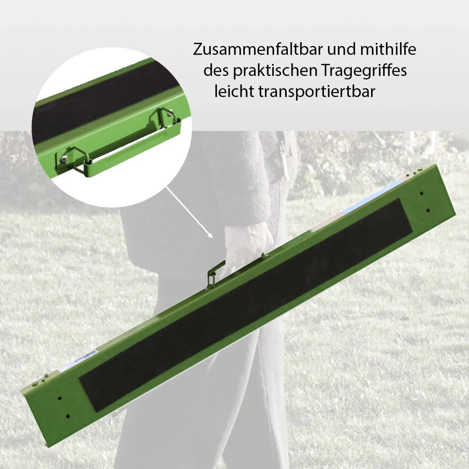 Zusammengeklappter, grüner TRUTZHOLM Arbeitsbock mit Tragegriff für einfachen Transport.