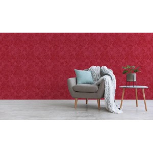 Wohnraum mit roter Barock Tapete Jacopo, Vliestapete mit Ornament Muster.