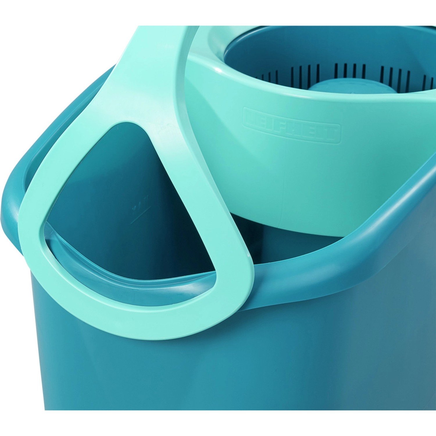 Leifheit Clean Twist Disc Mop Ergo Set, Detailaufnahme des Eimers mit Schleudersieb in blau-türkis.