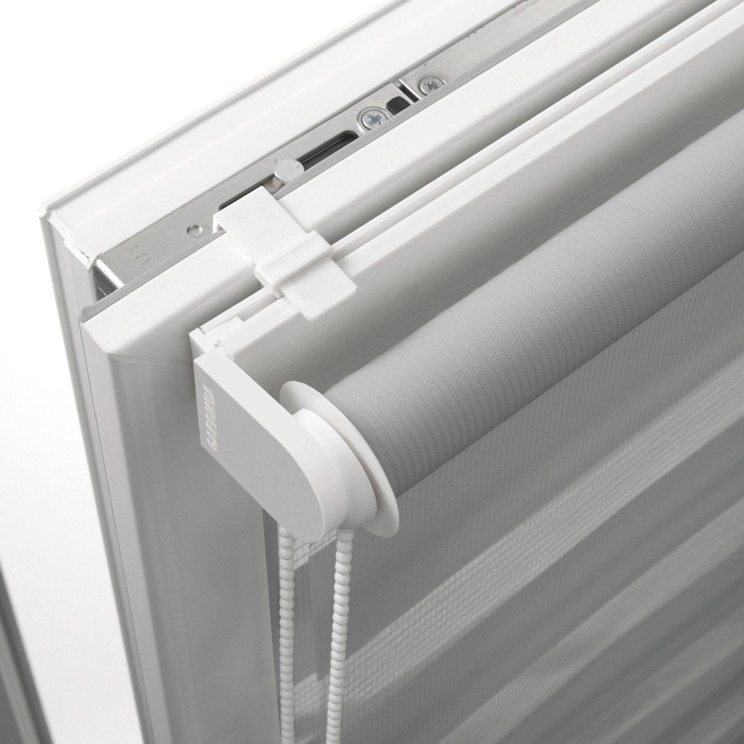 Gardinia Doppelrollo EasyFix, 90x150 cm, grau, mit transparenten und blickdichten Streifen am Fenster.