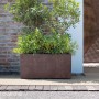 Brauner Deroma Pflanzkasten Millennium, 39x79x39 cm, mit Bepflanzung. Ideal für Garten und Terrasse.