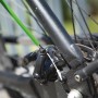 LUX Stiftschlüssel-Set (9-teilig) im Einsatz am Fahrrad, um eine Schraube zu lösen.