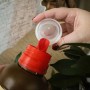 Flasche Dr.Soil Bio-Flüssigdünger Gemüse 1L mit geöffnetem Dosierverschluss.