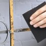 LUX Metall-Schleifpapier K40 im Einsatz an einem Metallgitter.