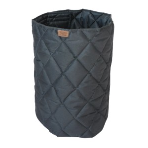 Anthrazitfarbener Videx Garden Topfschutz Steppmantel aus Polyester. Schützt Pflanzen vor Frost und Wind im Winter.