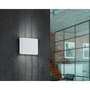 Weiße Trio LED-Wandleuchte Thames II für Innen und Außen, Lichteffekt nach oben und unten.