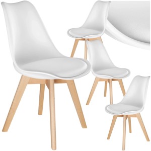 Vier weiße Esszimmerstühle im Scandi Design mit gepolsterter Sitzfläche und hellen Holzbeinen. 4er Set.