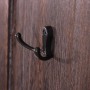 Detailaufnahme: Wandgarderobe H33 im Shabby-Look mit Metallhaken.