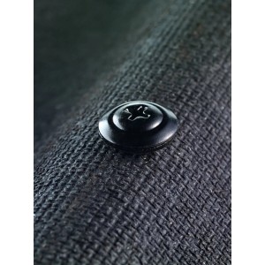 Schwarze Onduline Schraube zur Befestigung von Bitumenwellplatten.