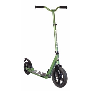 Grüner Six Degrees Aluminium Scooter mit Luftreifen und Federung.