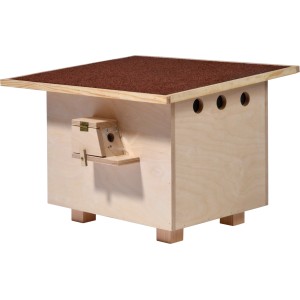 Großer, roter Hummelnistkasten aus Holz mit Bitumendach. Ideal für den Garten.