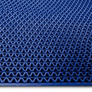 Blaue KARAT Hygienematte 120x150cm für Barfußzonen, UV-beständig und mit Wellenstruktur.