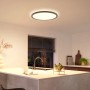 Schwarzes Philips Hue LED-Panel Tento White & Color Ambiance XL, Ø 54,2 cm, an der Decke.