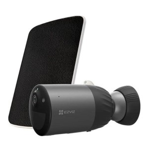 Ezviz Akku-Überwachungskamera mit Solarmodul für den Außenbereich.