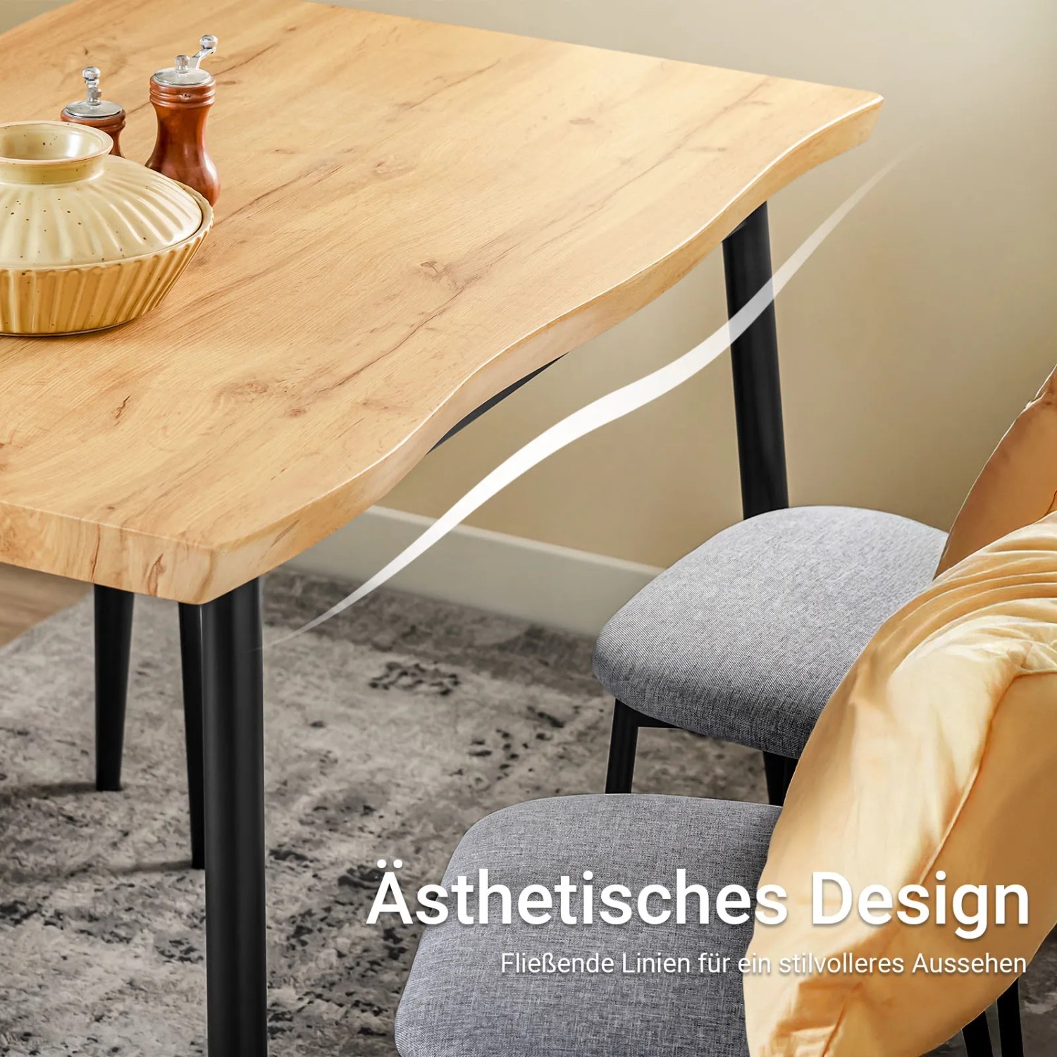 SoBuy Essgruppe mit Holztischplatte und 4 grauen Stühlen.