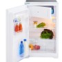 Offener, weißer Einbaukühlschrank mit Lebensmitteln, passend zur OPTIFIT Faro220 Küchenzeile.