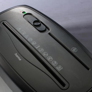 Hama Aktenvernichter Safe X100CD, Schredder mit P4 Sicherheitsstufe für Büro und Zuhause.