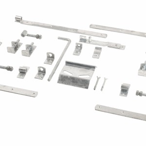 Beschläge für Doppeltor Country Nadelholz Schwarz, Set mit verschiedenen Metallteilen.