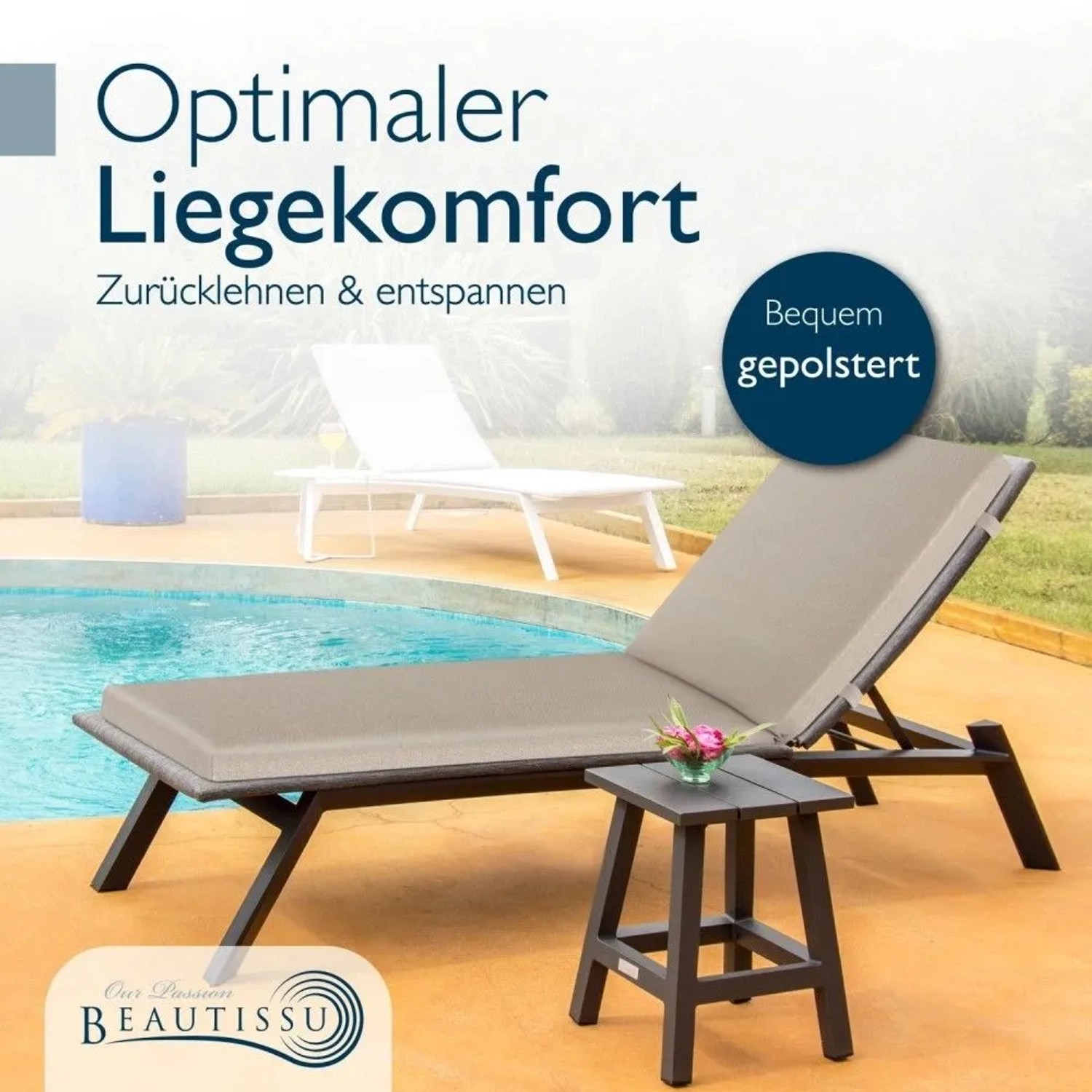 Beige Beautissu Deckchair Auflagen Set (2 Stk.) 190x60cm. Gartenliege mit Polster und Beistelltisch am Pool.
