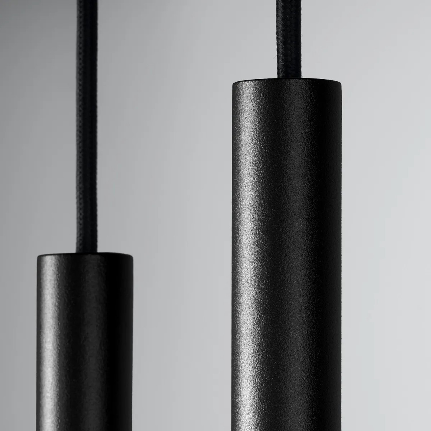 Schwarze Sollux Pastelo 2 Pendelleuchte aus Stahl, modernes Lampen Design für Wohnzimmer & Küche.