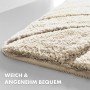 Detailaufnahme: Ivory Karat Badematte Maris mit Blattstruktur, 60x120 cm. Weicher Badvorleger/Badteppich.