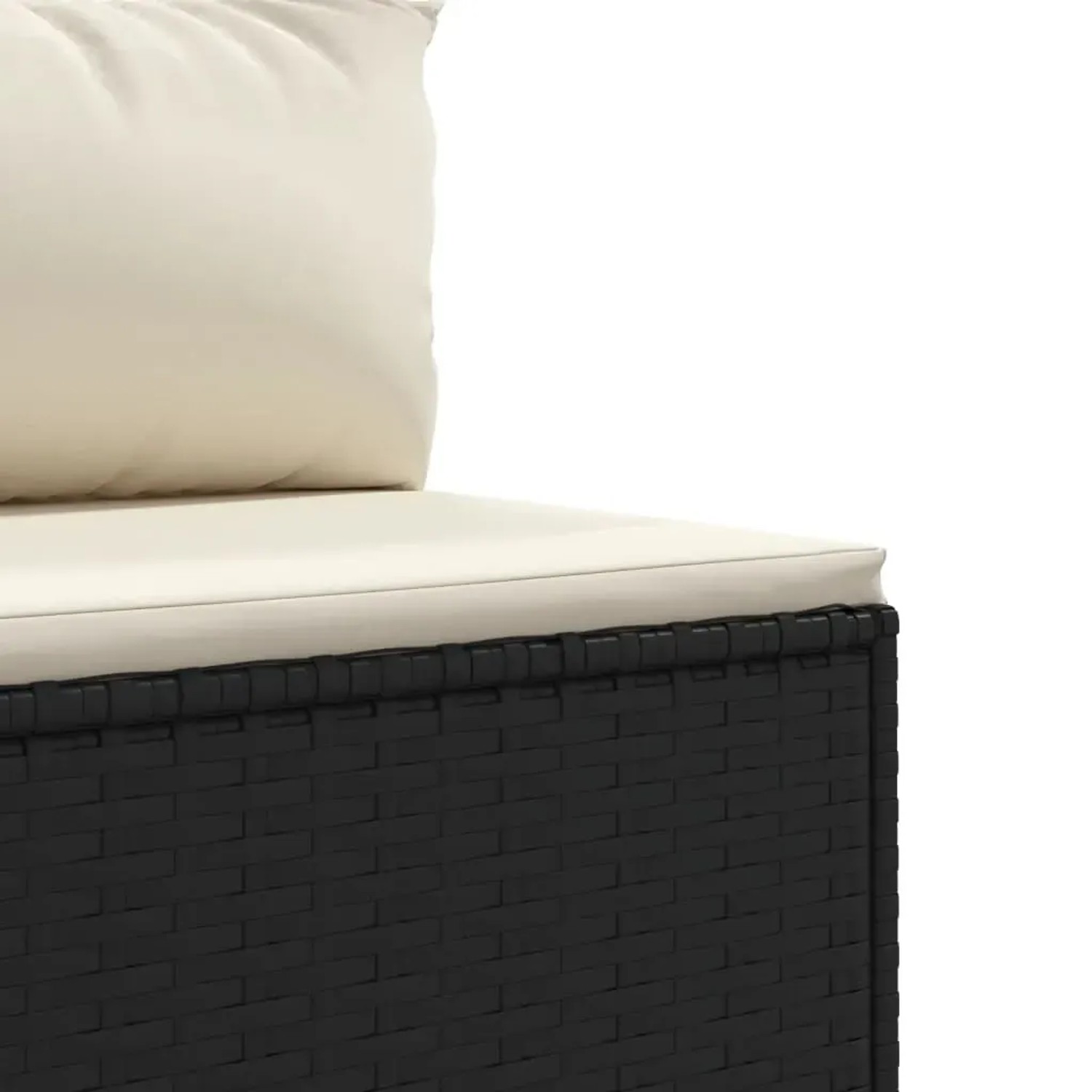 Detailaufnahme: Schwarzes vidaXL Garten-Lounge-Set aus Rattan mit cremefarbenen Kissen.