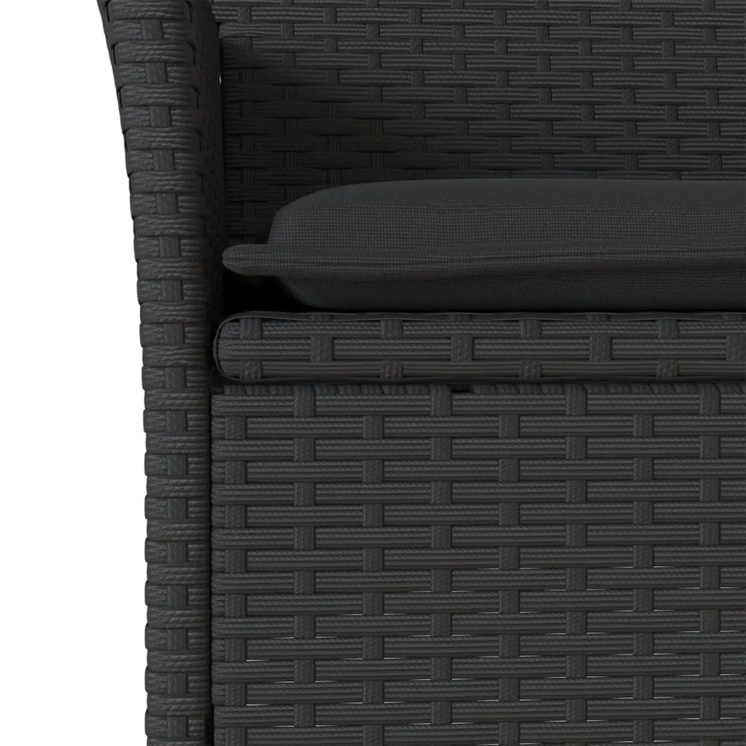 Detailansicht eines schwarzen Gartenstuhls aus Polyrattan mit Kissen, Teil der vidaXL Essgruppe.