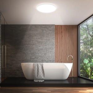 Weiße, rahmenlose Briloner LED Feuchtraumleuchte (35cm, 4000K) an der Decke eines Badezimmers.