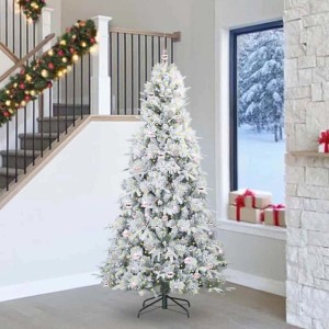 Geschmückter, künstlicher, grüner Weihnachtsbaum (240 cm) von vidaXL mit Kugeln und LED-Lichtern.