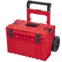 Roter QBRICK Werkzeugtrolley One mit Teleskopgriff und Rädern.