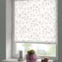 Gardinia EasyFix Rollo Scandinavian, 120x150 cm, weiß-natur mit Blätter-Muster, am Fenster.