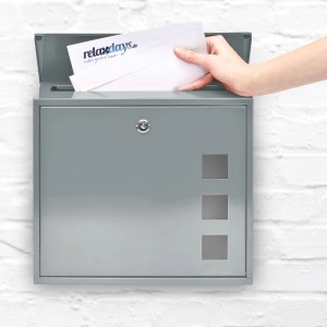 Relaxdays Briefkasten Metall Silber 3 Fenster Abschließbar 34,5 cm x 33 cm x 10,5 cm