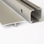 Detailaufnahme: Laufschiene und Abdeckblende für inova Glasschiebetür, Aluminium, Komplettset.