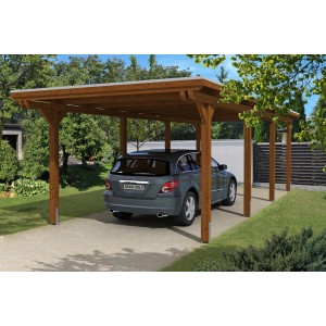 Skan Holz Carport Emsland Nussbaum mit Auto. Einzelcarport aus Holz mit Flachdach.