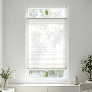 Weißes Klemmfix Plissee ohne Bohren am Fenster, verspannt, blickdicht, mit verschiebbaren Schienen für Sicht- & Sonnenschutz.