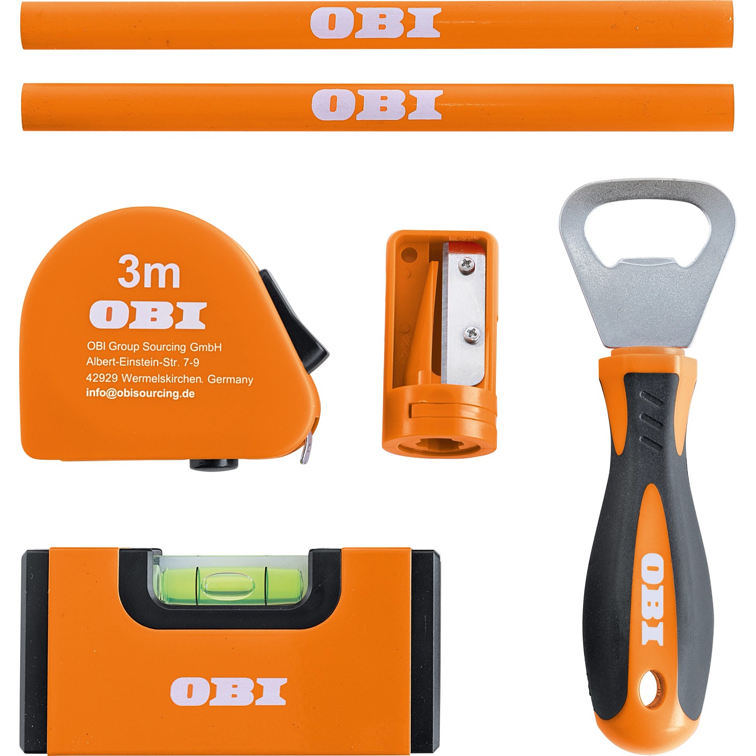 OBI Werkzeug-Adventskalender: Werkzeug-Set mit Zollstock, Wasserwaage, Bleistiften, Flaschenöffner und Spitzer.
