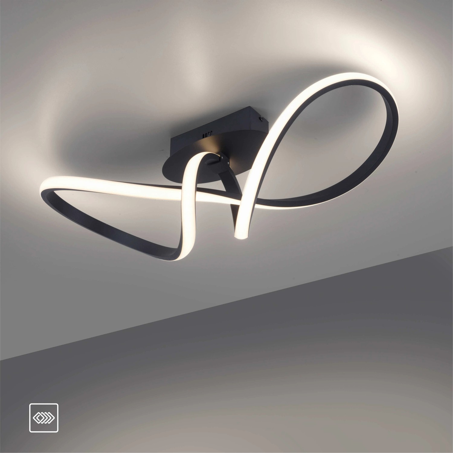 Moderne LED-Deckenleuchte Maria von Just Light, 61x24,5 cm, in Schwarz mit geschwungenem Design.