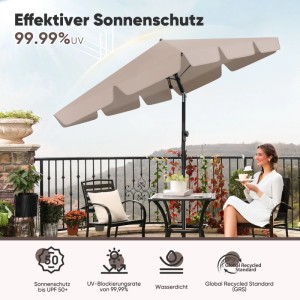 Rechteckiger, beiger Sekey Sonnenschirm 200x125 cm auf Balkon mit sitzender Person.
