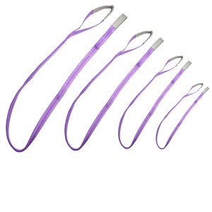 Mehrere lila TRUTZHOLM Hebebänder (1t, 1000kg) unterschiedlicher Länge. Hebegurte aus Polyester mit verstärkten Schlaufen.