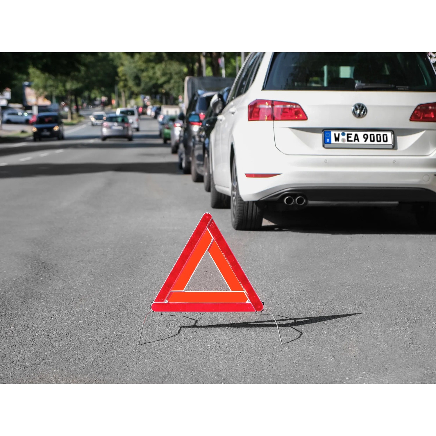 Apa Euro-Warndreieck Mini zur Absicherung von Unfallstellen auf der Straße.