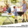 Weißer KARAT Klapptisch Nara im Garten beim Picknick mit Familie und Grill.