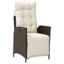 Brauner vidaXL Garten-Relaxsessel aus Rattan mit cremefarbenen Kissen.