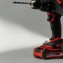 Einhell Akku-Schlagbohrschrauber TP-CD 18/120 Li-i BL-Solo mit eingesetztem Bohrer.