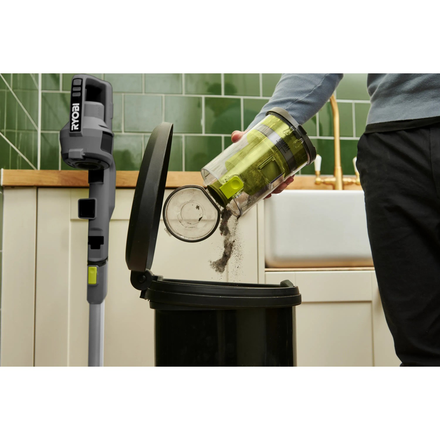 Ryobi Aspirateur à main sans fil RHV18F-0 / 18 V / 1 100 l/min Acheter Ryobi Aspirateur à main sans fil RHV18F-0 / 18 V / 1 100 l/min Acheter