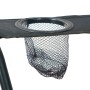 Detailaufnahme: Getränkehalter am schwarzen 24Move Campingstuhl, ideal für Outdoor-Aktivitäten.