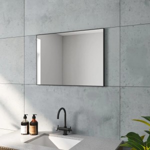 Rechteckiger Aquabatos Badspiegel 50x70 cm mit schwarzem Alu-Rahmen zur Wandmontage.