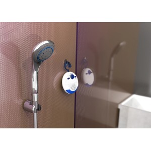 Schütte Handbrause-Set Shower & Swing mit Duschradio in Chrom, montiert im Badezimmer.